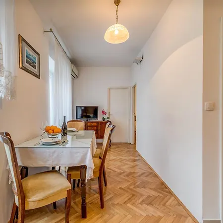 Apartment Oscar Split