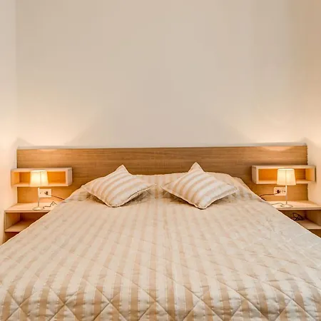 Oscar Apartment Split