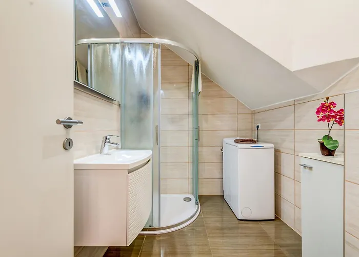 Apartment Oscar Split