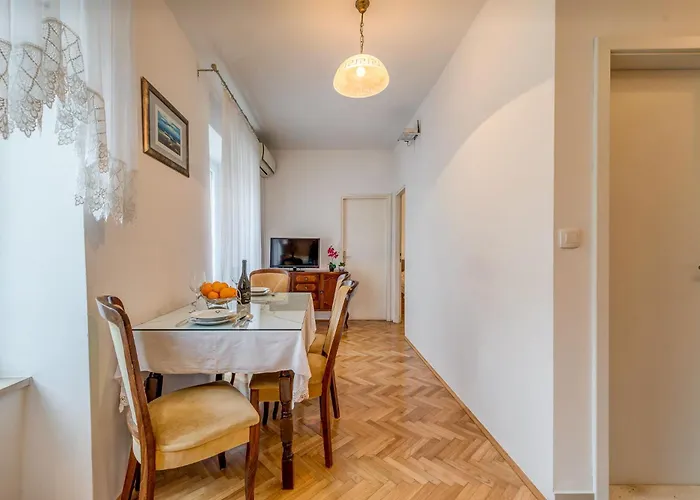 Apartment Oscar Split