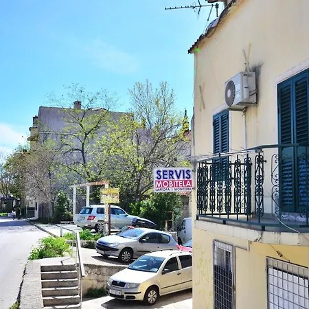 Apartment Oscar Split